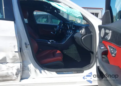 2017 Mercedes-Benz C 300 Sport z USA, uszkodzony, nr VIN 55SWF4JB8HU194448